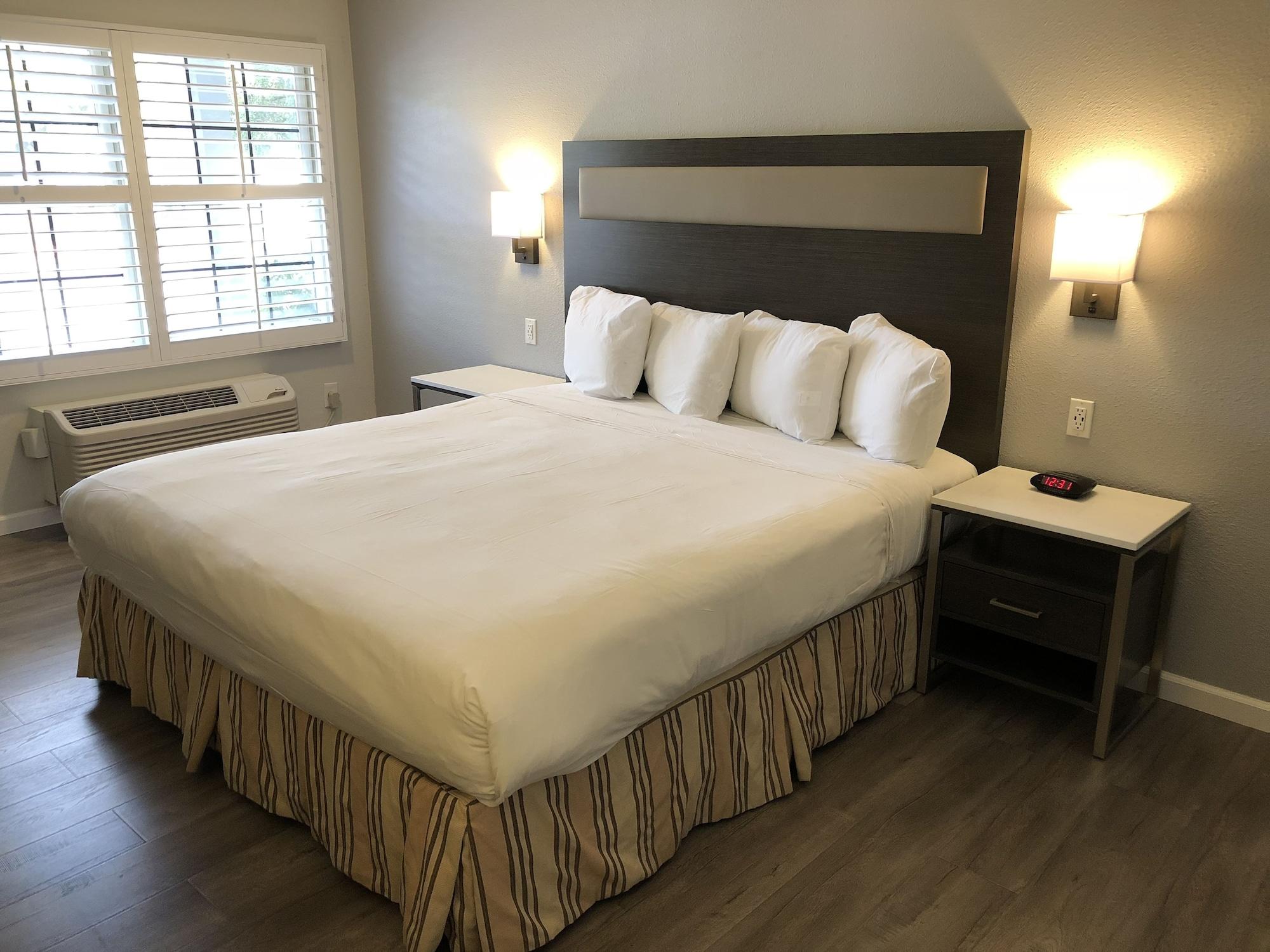 Inn Rodeway Near Great Mall 2*