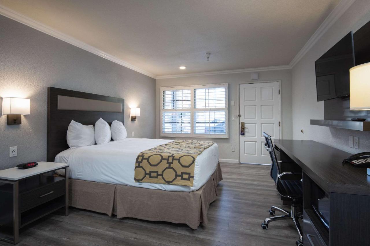 Inn Rodeway Near Great Mall