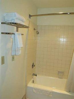 Inn Rodeway Near Great Mall 2*